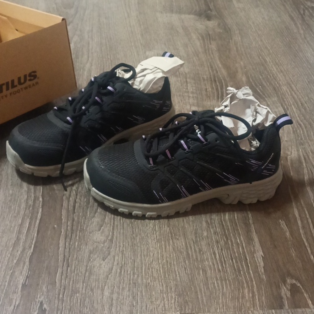 Steel toe Nautilus safety footwear